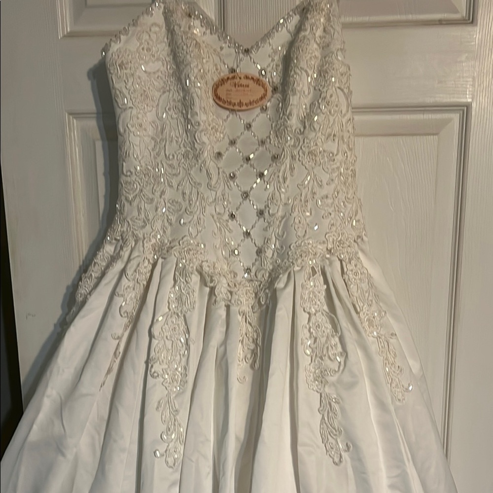 Elegant White Wedding Dress Size 12W, 006 - Picture 5 of 10